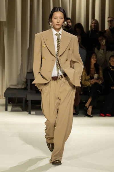 Look 3